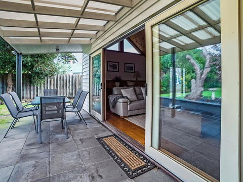 Abrahams On Bank - Tourism Canberra 1