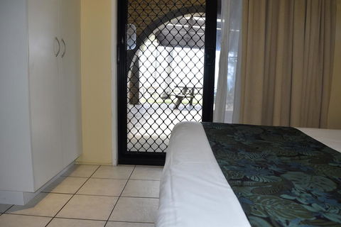 ABSOLUTE BEACH FRONT MACKAY - Comfort Resort Blue Pacific - Tourism Canberra 2