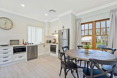 Accommodation Hunter - Adams Street Maitland - Tourism Canberra 0