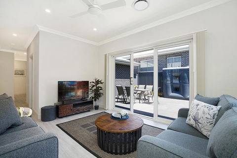 Accommodation Hunter - Adams Street Maitland - Tourism Canberra 1