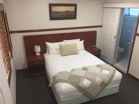 Across Country Motel And Serviced Apartments - Tourism Canberra 0