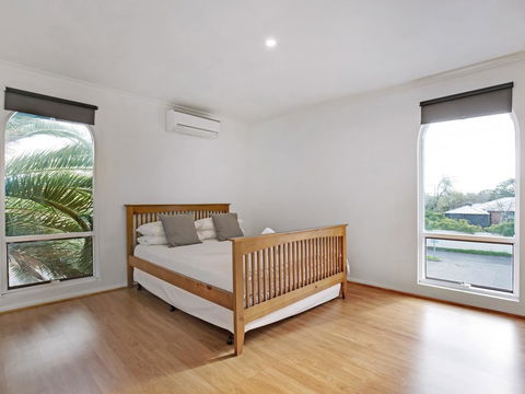 Adelaide Holiday Homes - Tourism Canberra 0