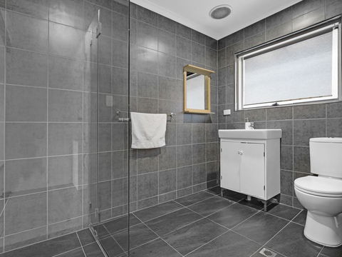 Adelaide Holiday Homes - Tourism Canberra 1