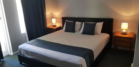 Adelaide Pulteney Motel - Tourism Canberra 0