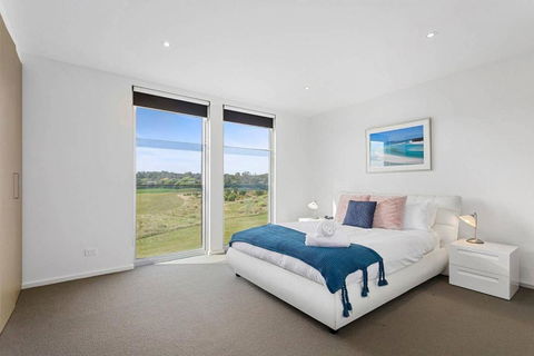 DREW Golfers Delight Close To St Andrews Beach - Tourism Canberra 0