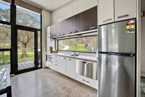 Ecocrackenback 13 Sustainable Chalet Close To The Slopes - Tourism Canberra 1