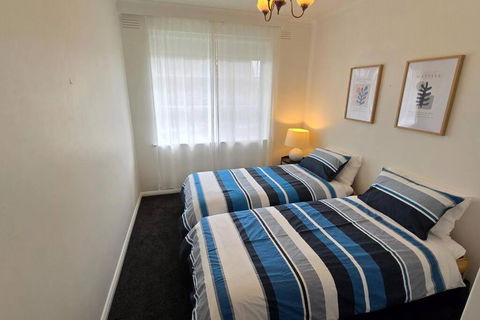 Elsternwick Easy Living - 2 Bedroom Sleeping 4 - Tourism Canberra 3