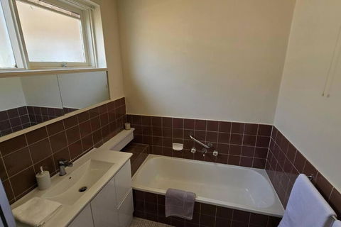 Elsternwick Easy Living - 2 Bedroom Sleeping 4 - Tourism Canberra 4
