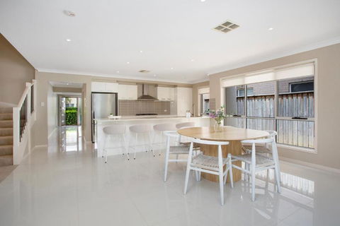 Entire Home In Park Central - Family-Friendly Getaway - Walk To Parks, Shops And Transport In Macarthur - Tourism Canberra 3