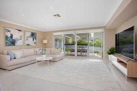 Entire Home In Park Central - Family-Friendly Getaway - Walk To Parks, Shops And Transport In Macarthur - Tourism Canberra 2