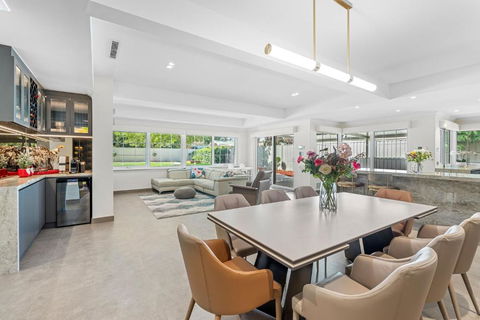 Exquisite Oasis Family Retreat - Tourism Canberra 4