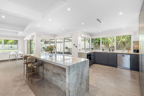 Exquisite Oasis Family Retreat - Tourism Canberra 0
