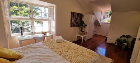 Fab 4brm Home With Pool A 15 Min Walk To Beach - Tourism Canberra 3