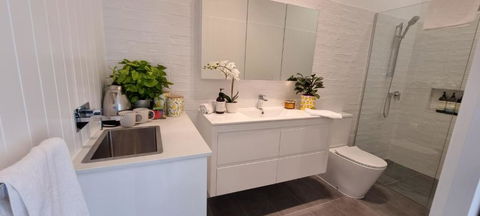Fab 4brm Home With Pool A 15 Min Walk To Beach - Tourism Canberra 4