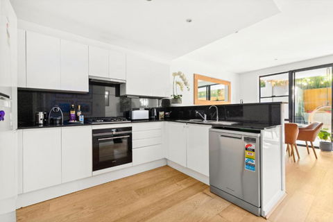 Fab Bondi 2-Bed With Courtyard & Alfresco Dining - Tourism Canberra 3