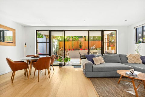 Fab Bondi 2-Bed With Courtyard & Alfresco Dining - Tourism Canberra 0
