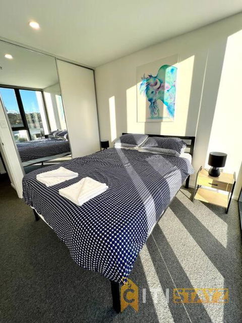 Fab In Phillip - 2bd 2bth Apt - Close To CBR Hospital - Tourism Canberra 1