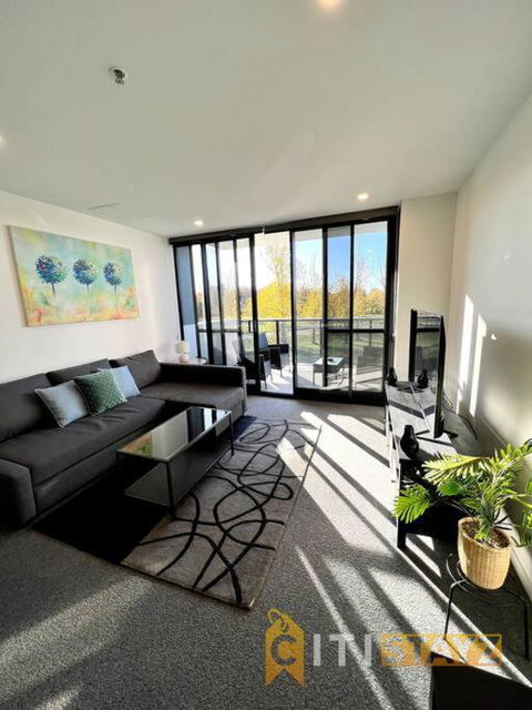 Fab In Phillip - 2bd 2bth Apt - Close To CBR Hospital - Tourism Canberra 2