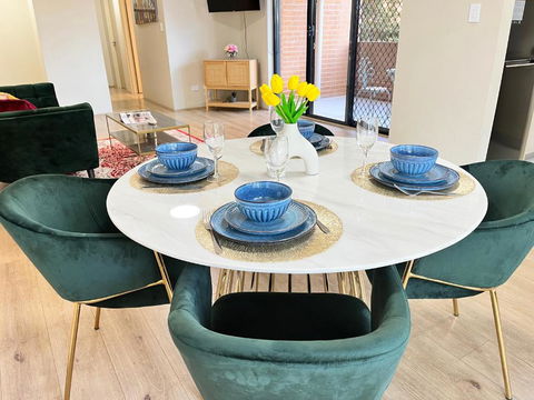 Fabulous 2 Bedroom Apartment, Secured Free Parking - Tourism Canberra 4