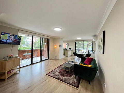 Fabulous 2 Bedroom Apartment, Secured Free Parking - Tourism Canberra 0