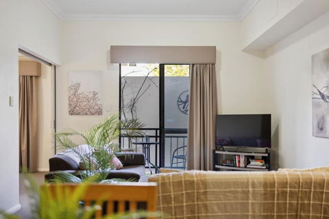 Fabulous Apt In Northbridge With Pool & WiFi - Tourism Canberra 1