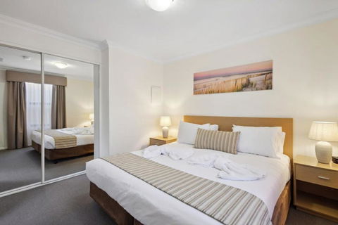 Fabulous Apt In Northbridge With Pool & WiFi - Tourism Canberra 2