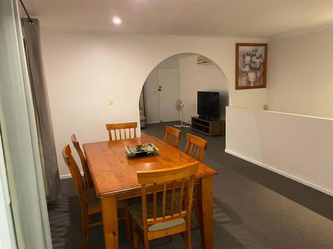FAMILY 3-bedroom Everton Hills Apartment - Tourism Canberra 0