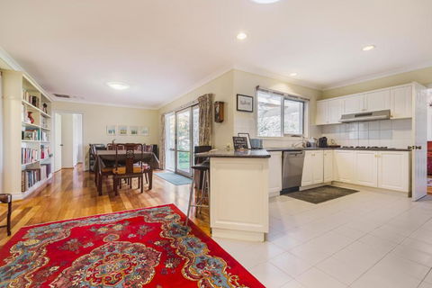 Family Friendly Art Deco Garden Patio WiFi WFH - Tourism Canberra 3