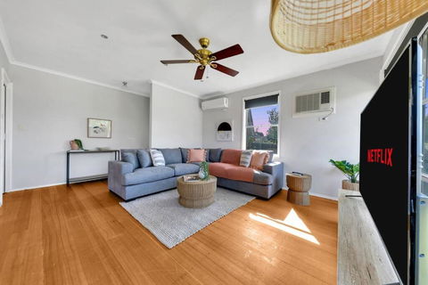 Fantastic 3BR Near North Shore Beach - Tourism Canberra 0
