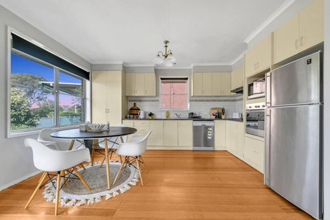 Fantastic 3BR Near North Shore Beach - Tourism Canberra 3