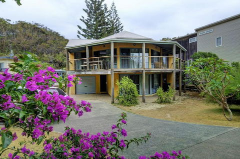 Far Shore - Tourism Canberra 0