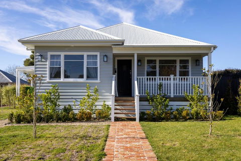 FOREST CORNER - 3 BEDROOM WEATHERBOARD, TRENTHAM - Tourism Canberra 0