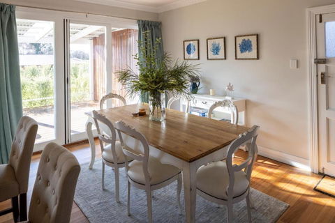 FOREST CORNER - 3 BEDROOM WEATHERBOARD, TRENTHAM - Tourism Canberra 1