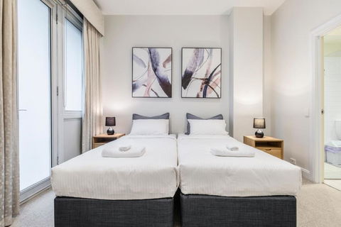 Fabulous Collins Street Luxury 2 BR Apartment - Tourism Canberra 2