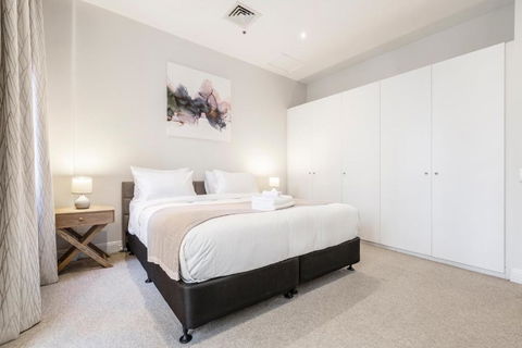 Fabulous Collins Street Luxury 2 BR Apartment - Tourism Canberra 3