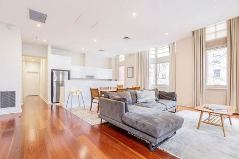 Fabulous Collins Street Luxury 2 BR Apartment - Tourism Canberra 4