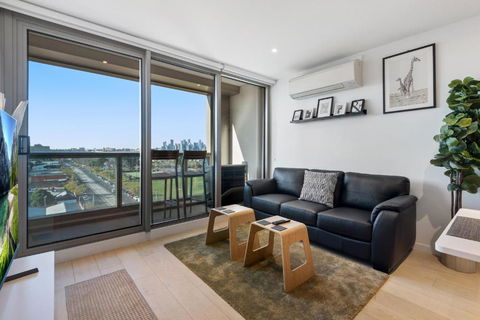 FLEMINGTON - Melbourne City Views - Tourism Canberra 1