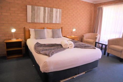 Golden Chain Aalana Motor Inn - Tourism Canberra 3