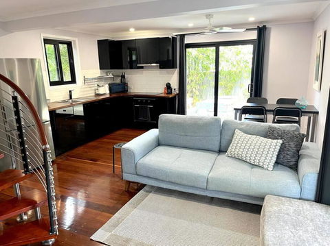 Gabba Central Lofthouse Sleeps5 Pets - Tourism Canberra 4
