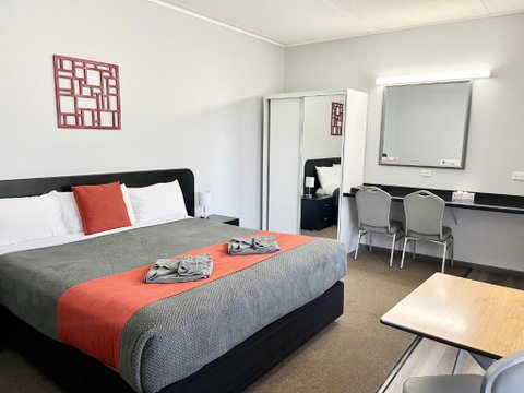 Gilgandra Motel - Tourism Canberra 4