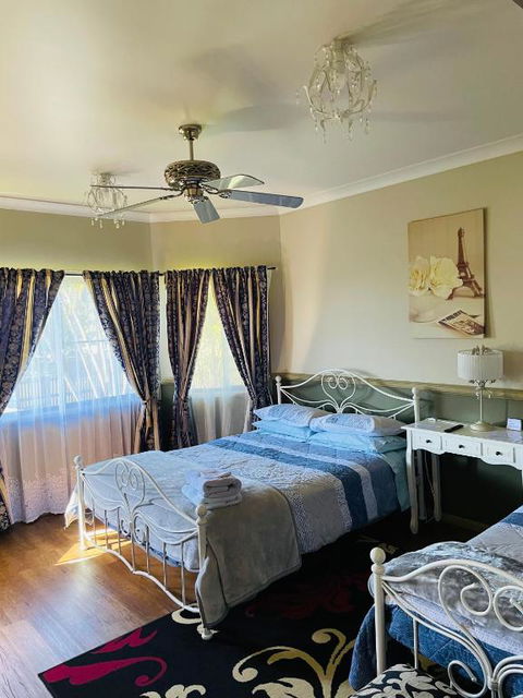 GOLDEN LACE B&B - Tourism Canberra 4