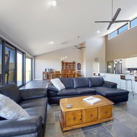 GOULBURN ALPACA FARM STAY - Tourism Canberra 1