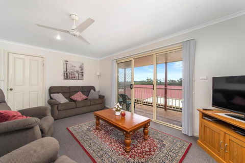 H1211 Mission Terrace Lakewood Heights Estate - Tourism Canberra 1