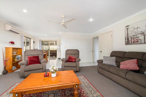H1211 Mission Terrace Lakewood Heights Estate - Tourism Canberra 2