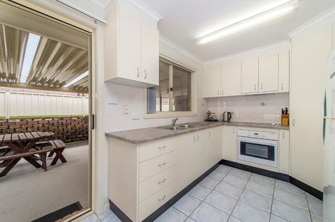 H1211 Mission Terrace Lakewood Heights Estate - Tourism Canberra 4