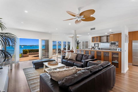 H3 Port Stephens - Tourism Canberra 3