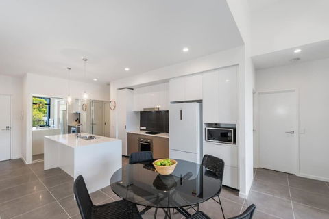 H6B - Round About Bulimba - Tourism Canberra 0