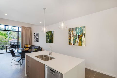 H6B - Round About Bulimba - Tourism Canberra 1