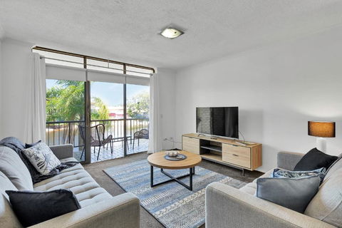 HACIENDA- CANAL VIEWS AND COMFORT - Tourism Canberra 2