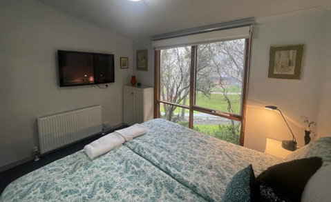 Halls Retreat - Luxury With A Spa - Tourism Canberra 2